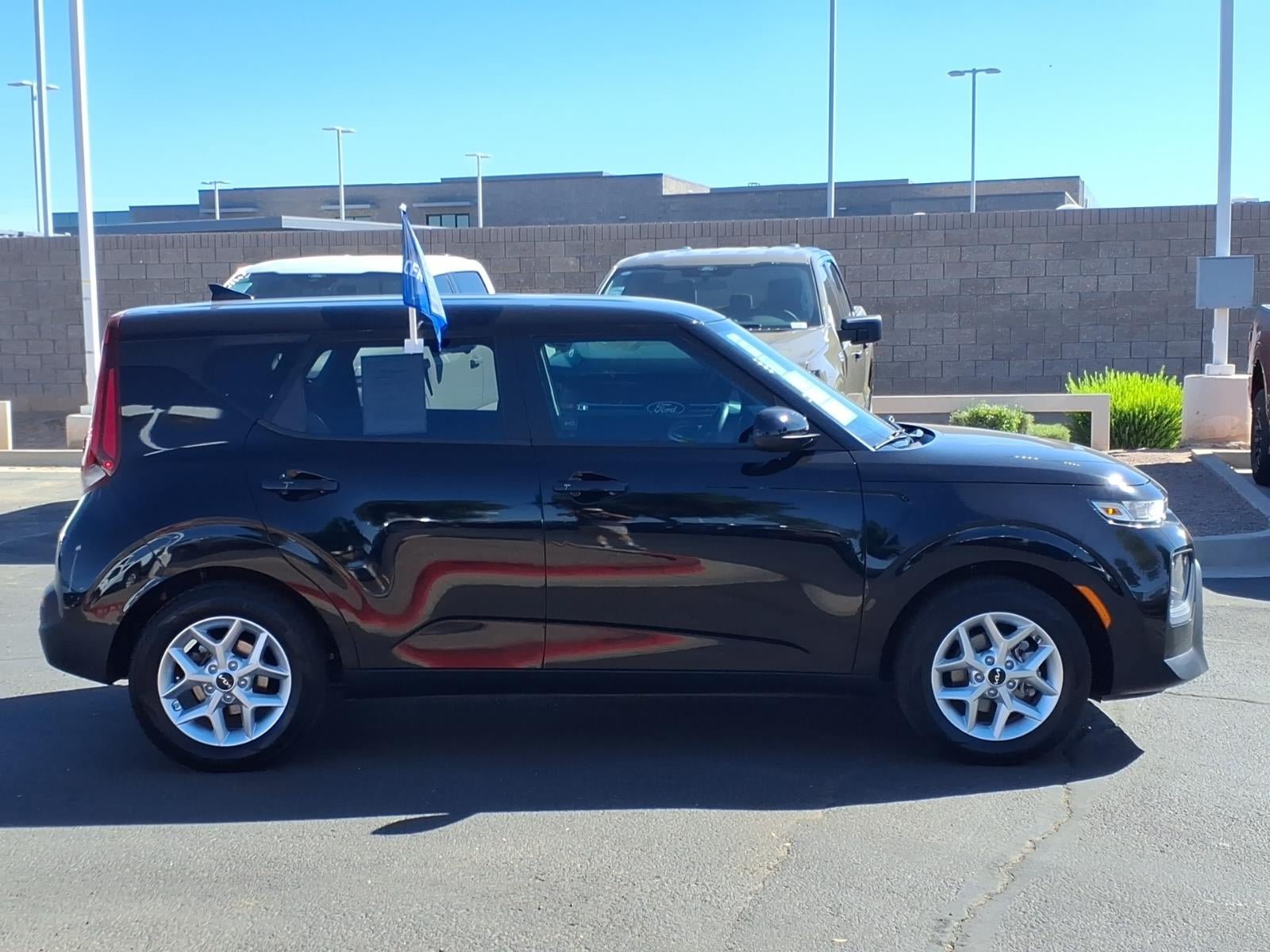 Used 2022 Kia Soul LX w/ Technology Package FWD image 3