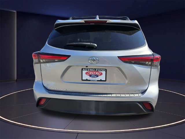 Used 2021 Toyota Highlander XLE FWD image 5