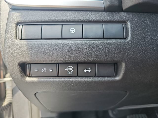 Used 2025 Nissan Rogue SV FWD image 30