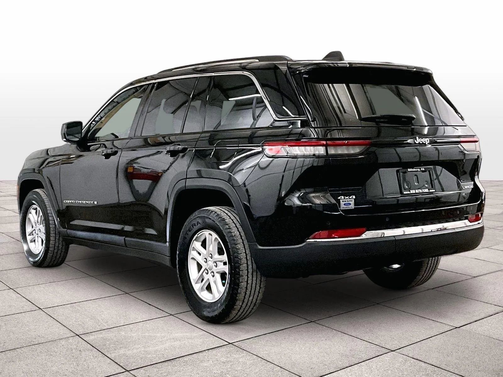 Used 2023 Jeep Grand Cherokee Laredo AWD/4WD image 10
