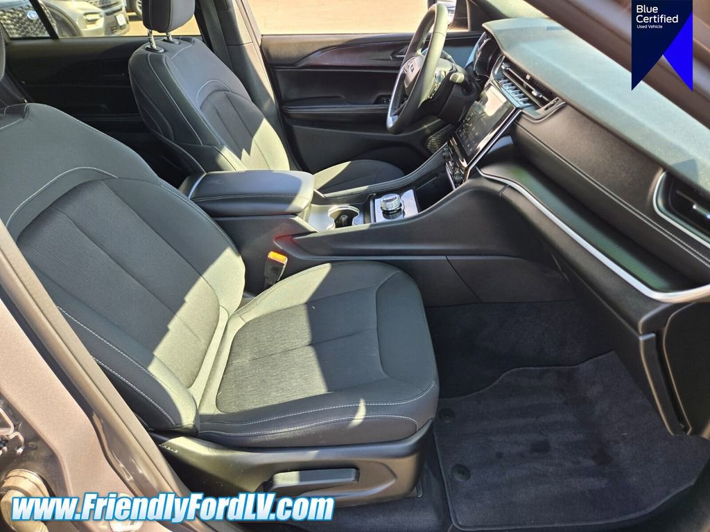 Used 2025 Jeep Grand Cherokee Laredo X AWD/4WD image 16
