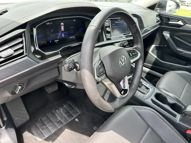 Used 2024 Volkswagen Jetta SE FWD image 18