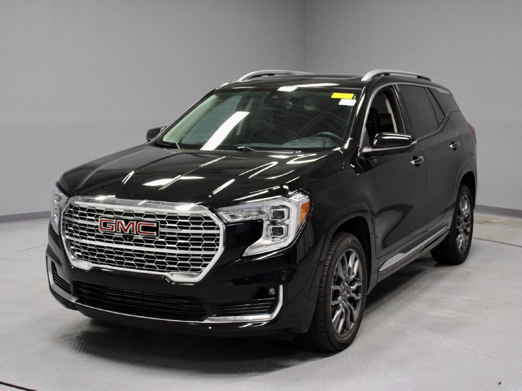 Used 2024 GMC Terrain Denali w/ Black Diamond Edition AWD/4WD image 7
