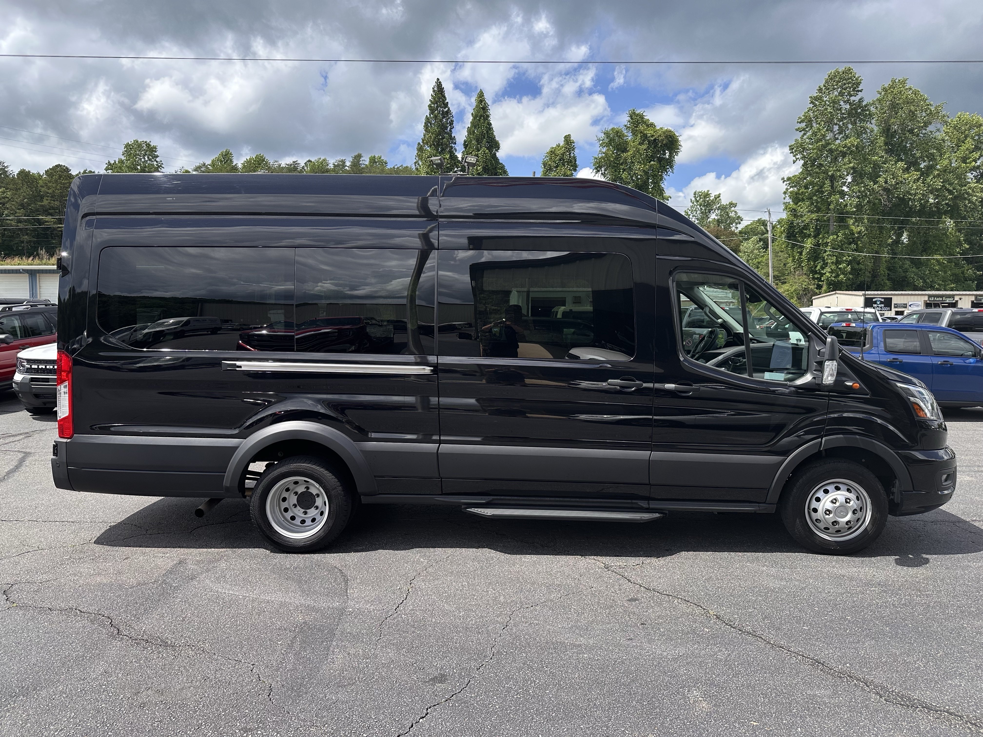 Certified 2025 Ford Transit 350 XLT RWD image 4