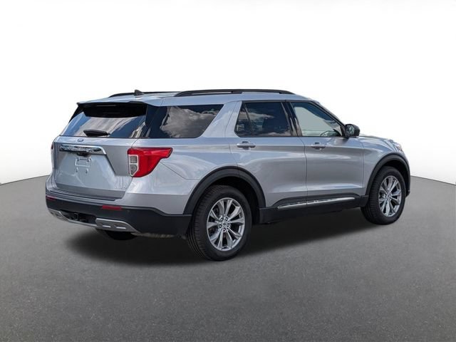 Certified 2023 Ford Explorer XLT w/ Equipment Group 202A AWD/4WD image 3