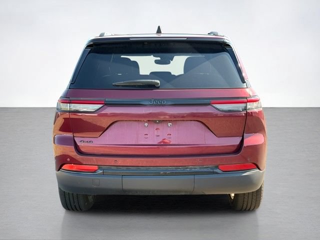 Used 2023 Jeep Grand Cherokee Altitude AWD/4WD image 4