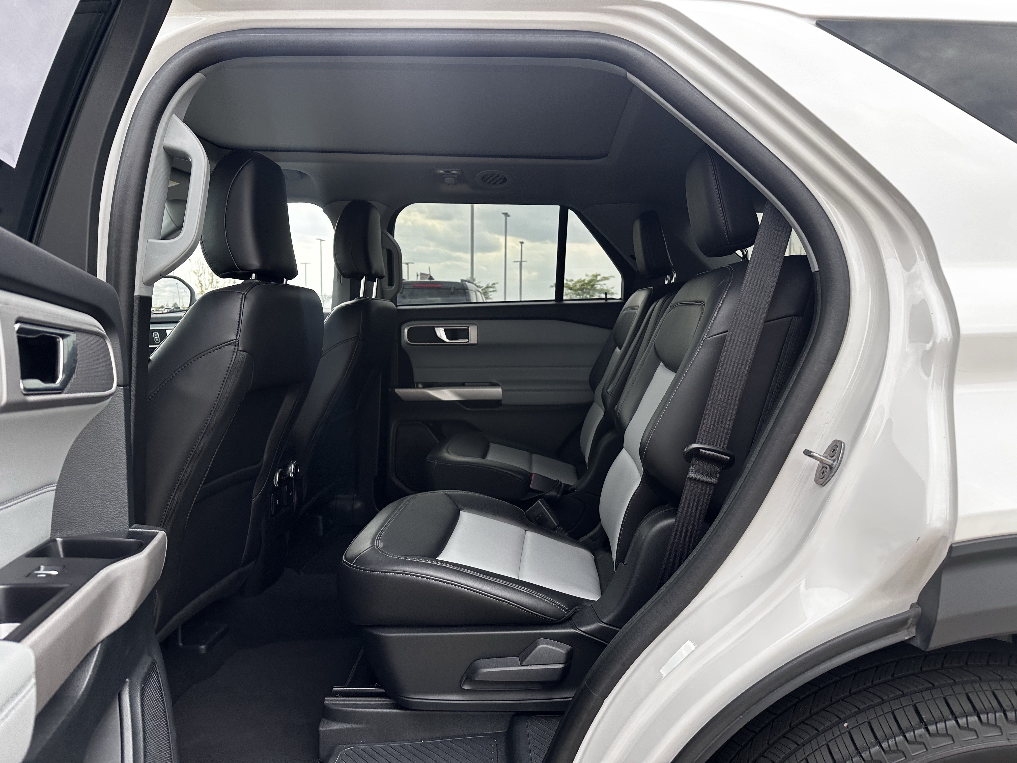Certified 2024 Ford Explorer XLT w/ Equipment Group 202A AWD/4WD image 19