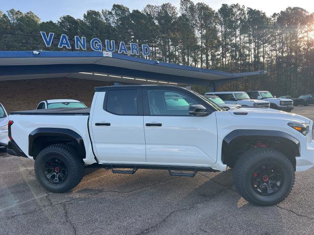 Used 2025 Toyota Tacoma TRD Sport image 2
