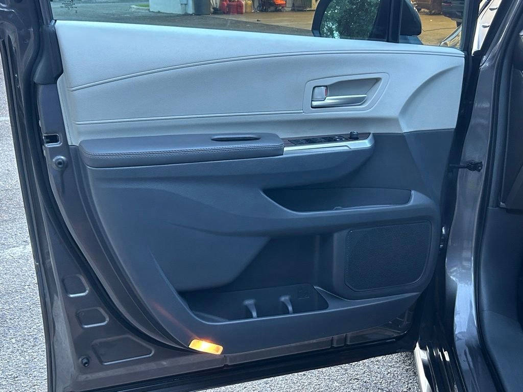 Used 2024 Toyota Sienna XLE image 36