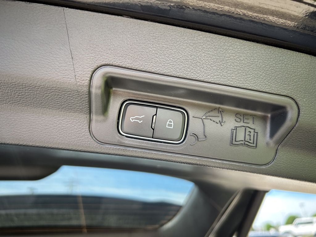 Certified 2025 Ford Explorer ST-Line w/ ST-Line Street Pack AWD/4WD image 19