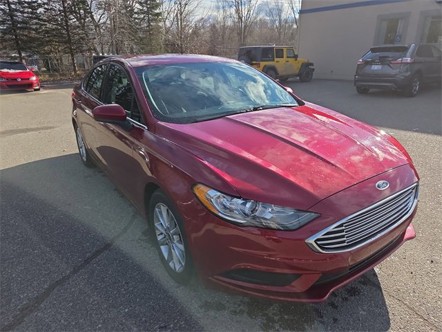Certified 2017 Ford Fusion SE image 3
