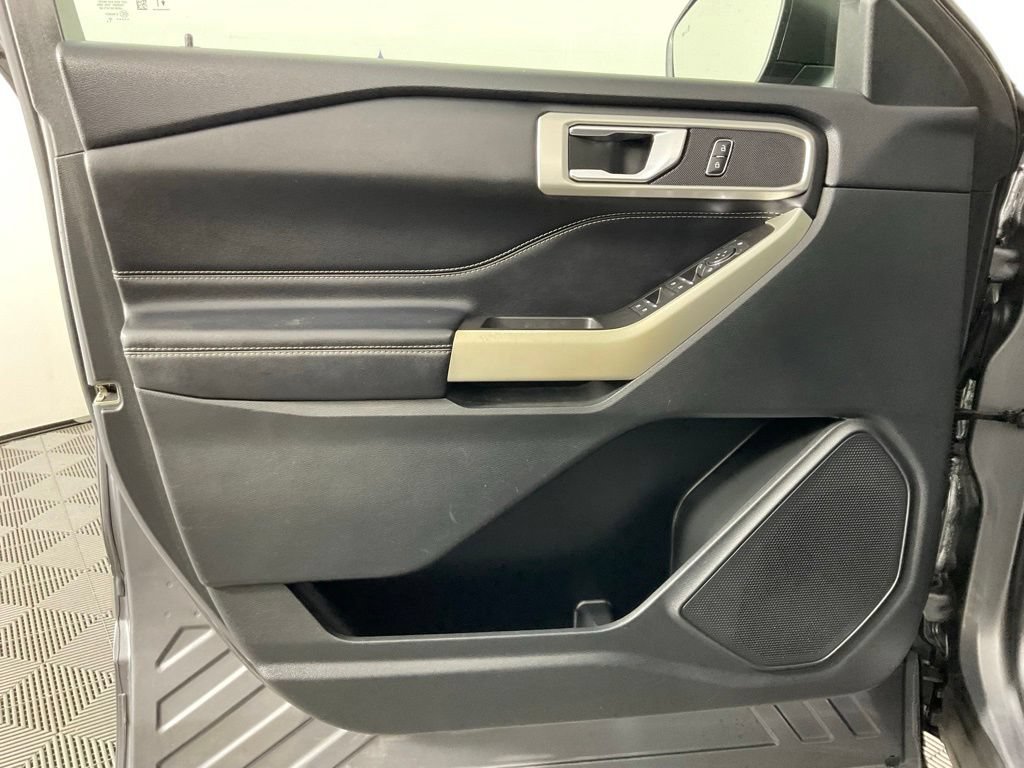 Certified 2022 Ford Explorer XLT RWD image 12