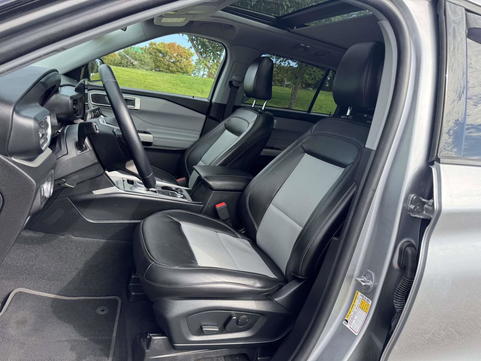 Certified 2022 Ford Explorer XLT w/ Equipment Group 202A image 12