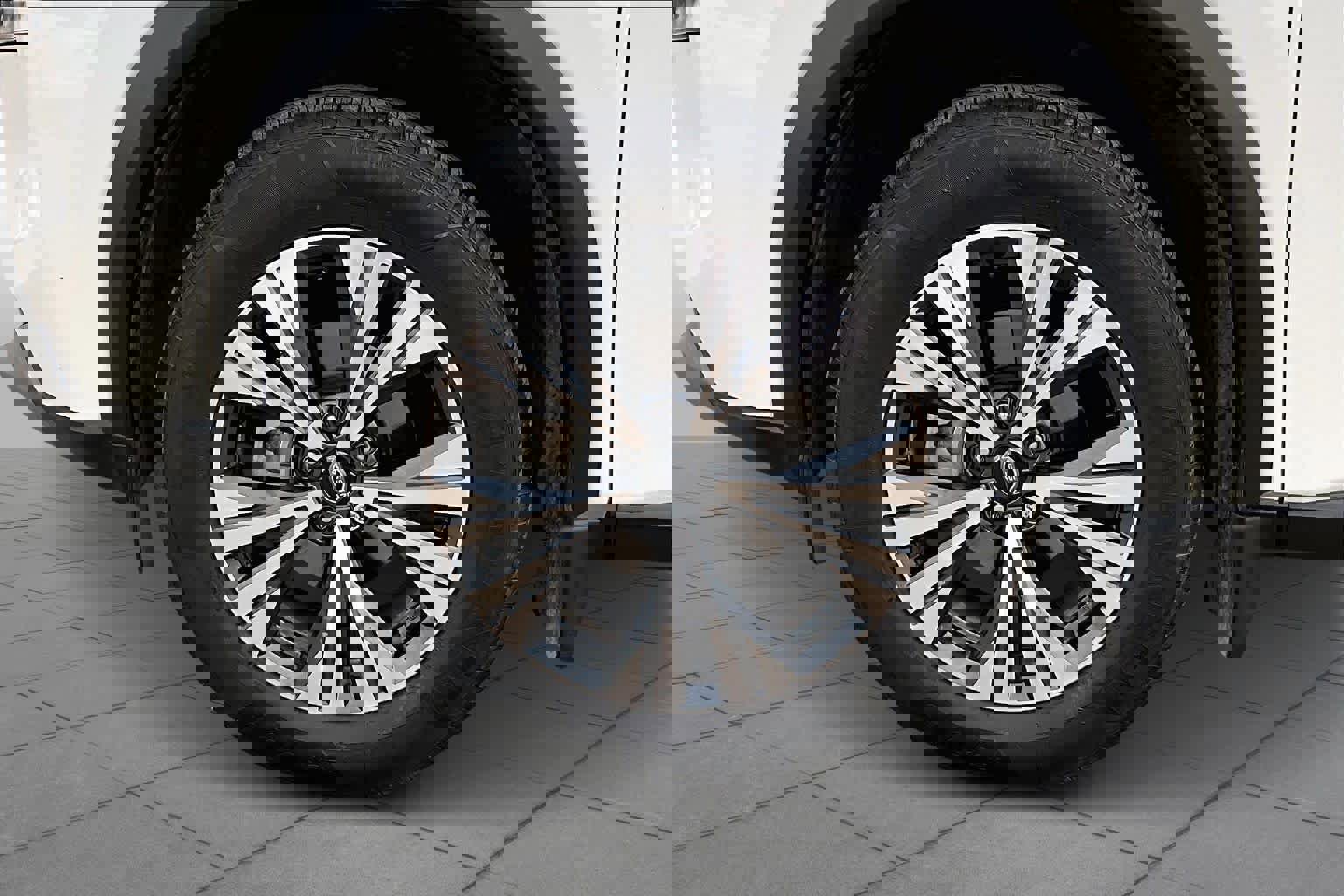 Used 2023 Nissan Rogue SV image 13