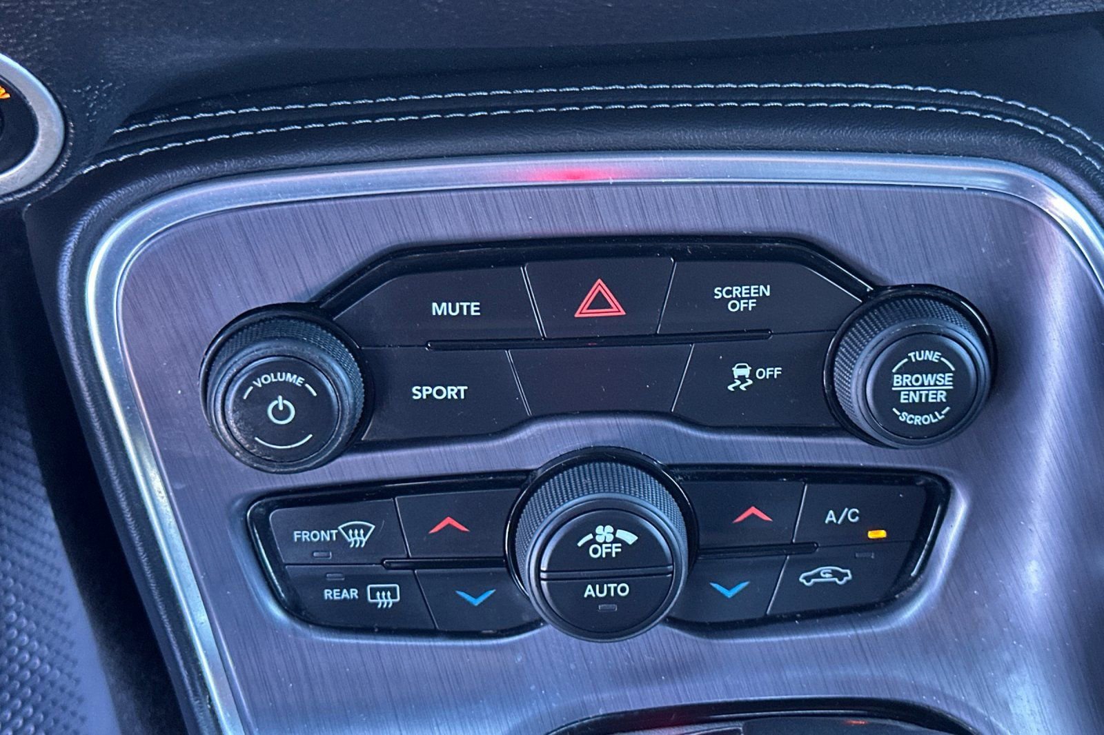 Used 2018 Dodge Challenger SXT w/ Blacktop Package image 21