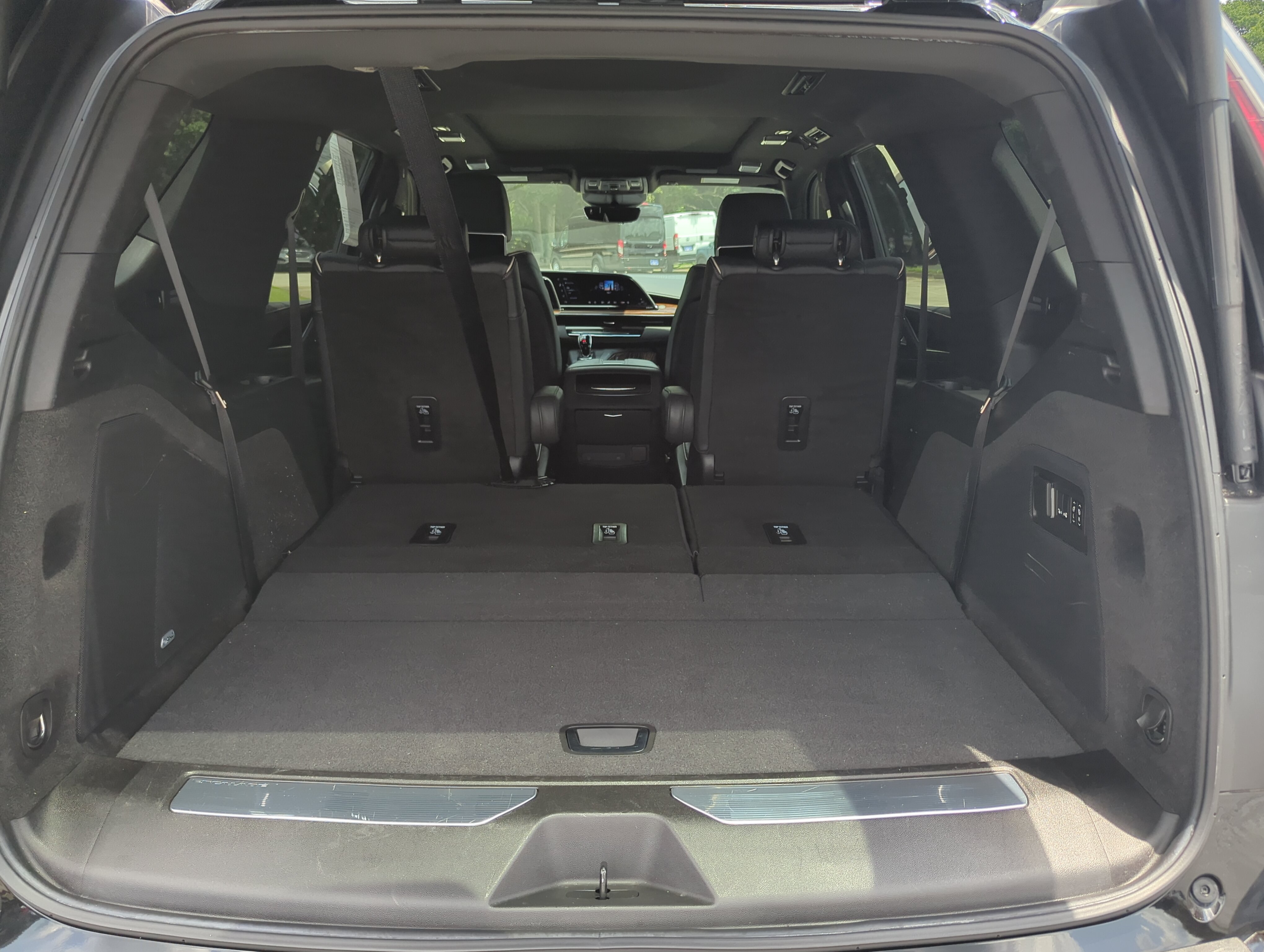 Used 2024 Cadillac Escalade Premium Luxury w/ Performance Package AWD/4WD image 11