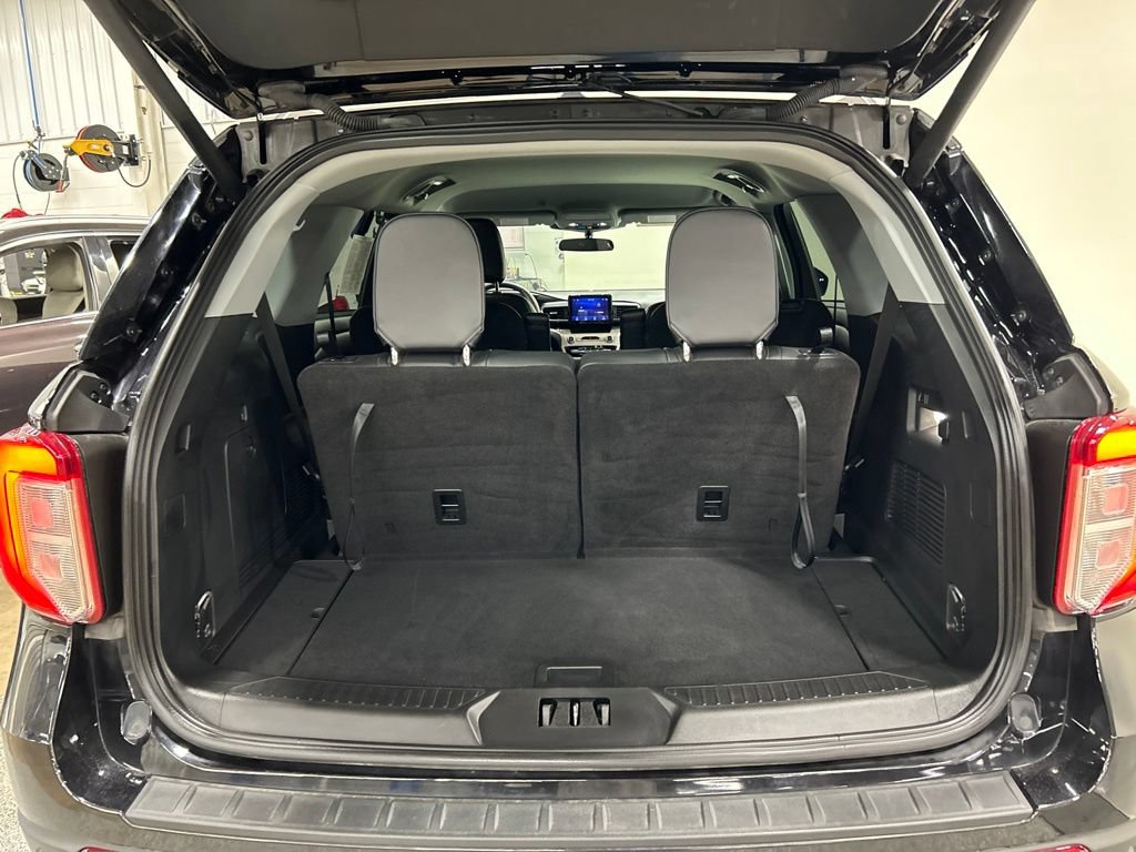Certified 2023 Ford Explorer XLT w/ Equipment Group 202A AWD/4WD image 30