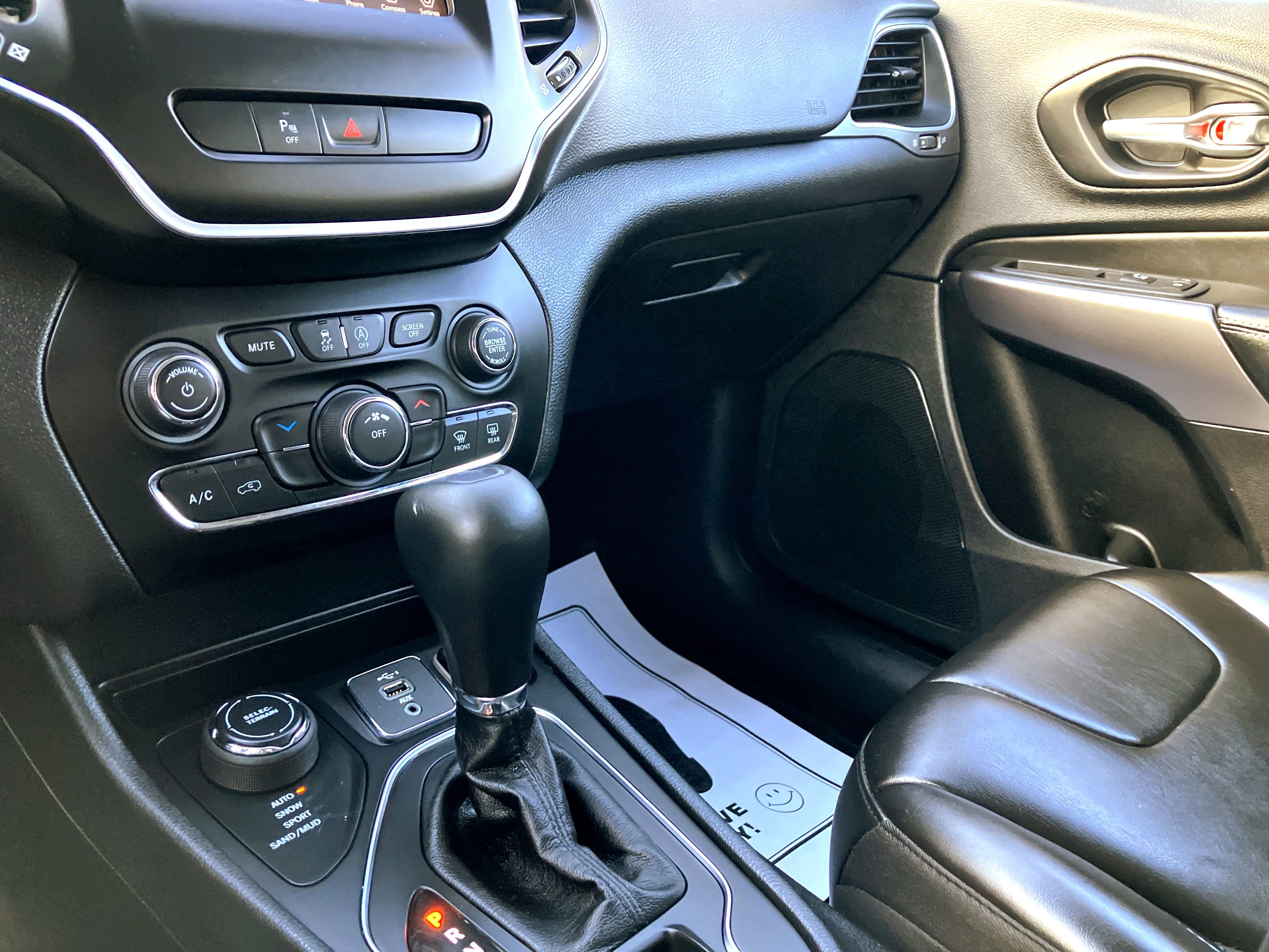 Used 2020 Jeep Cherokee Latitude Plus image 22