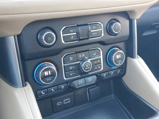 Used 2023 Chevrolet Suburban Premier image 32