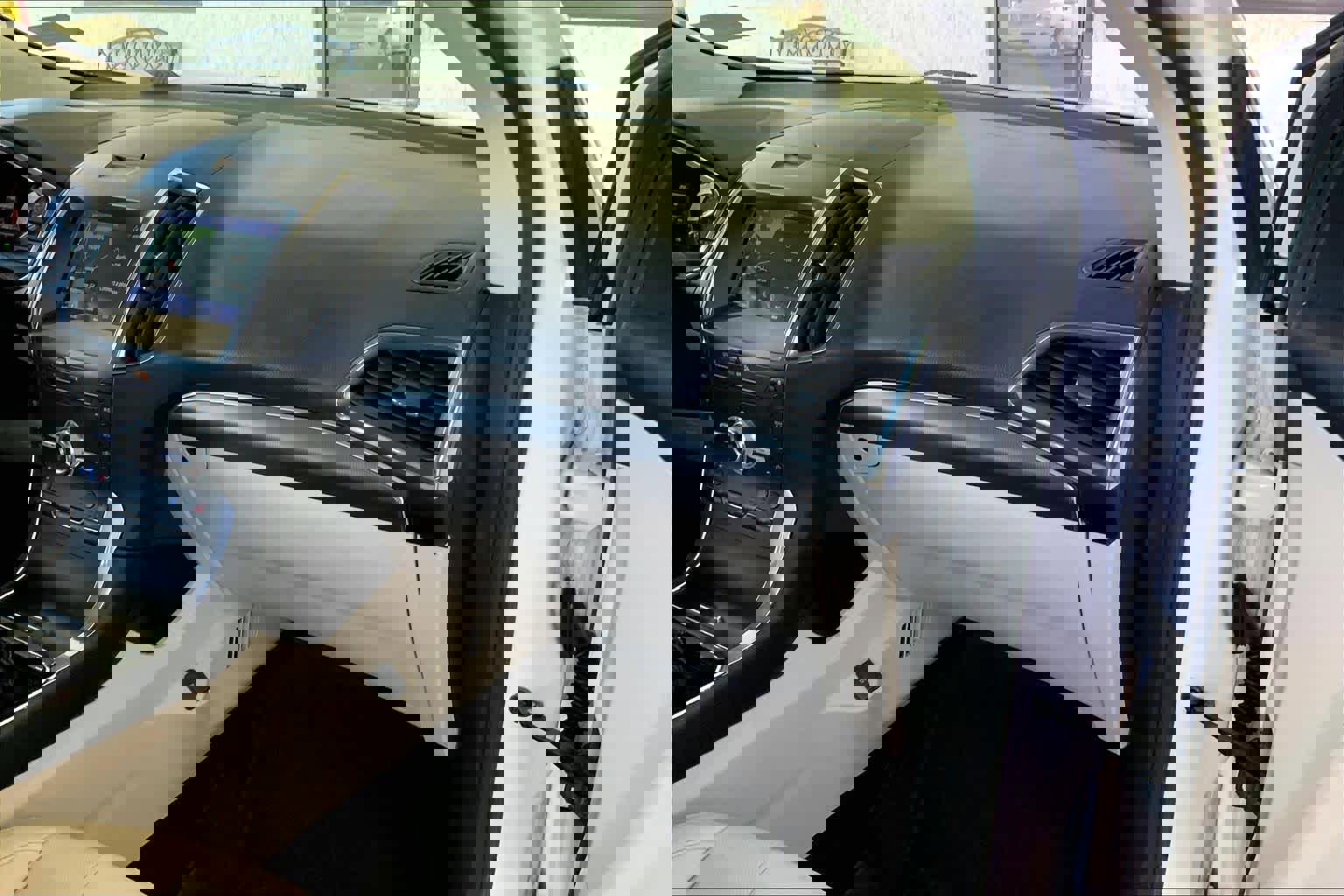 Certified 2019 Ford Edge Titanium w/ Equipment Group 301A image 18