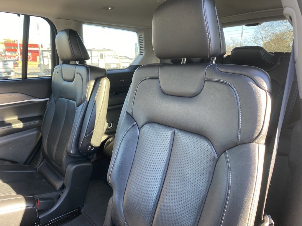 Used 2023 Jeep Grand Cherokee L Limited w/ Luxury Tech Group II image 28