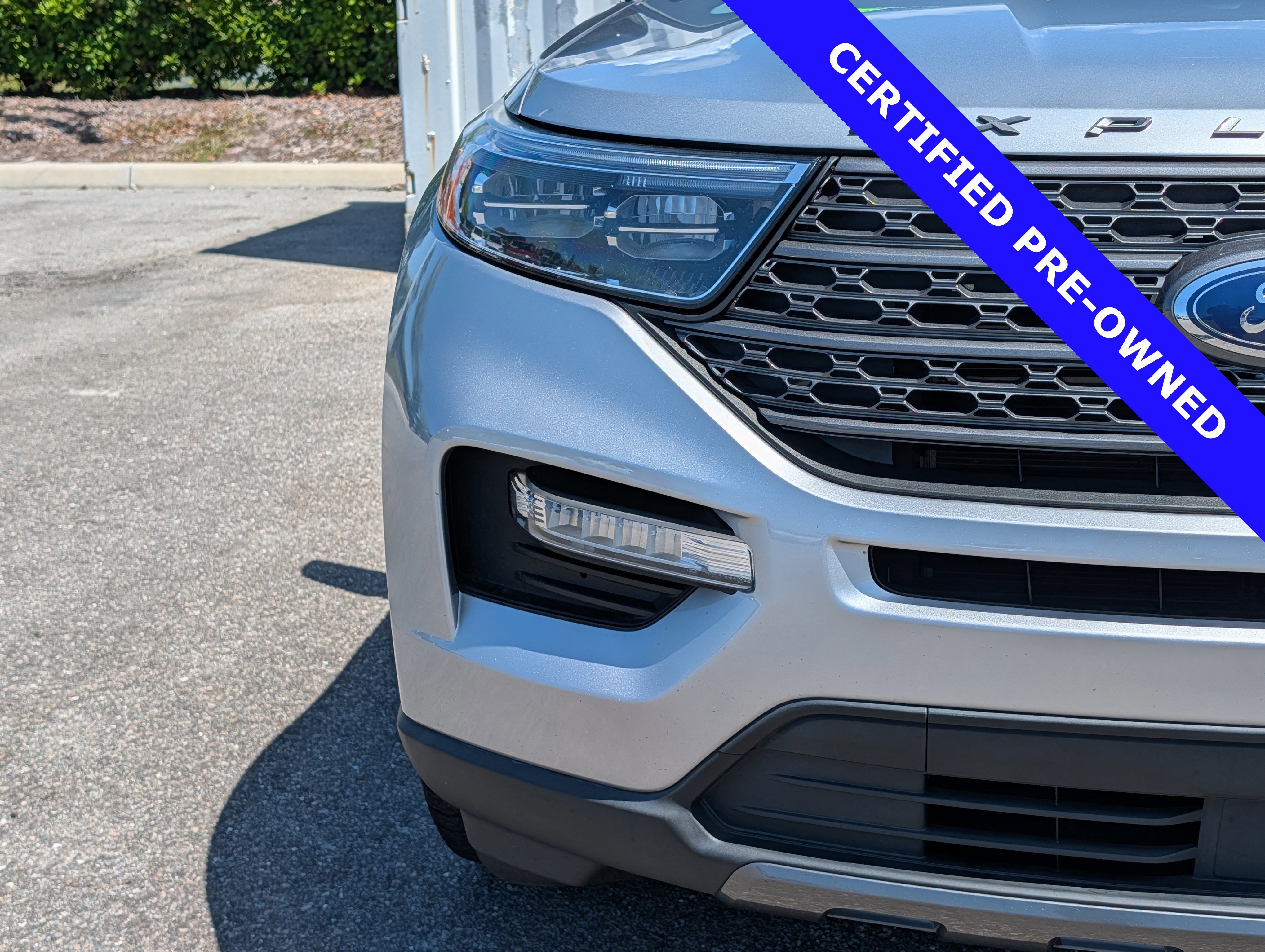 Certified 2022 Ford Explorer XLT w/ Equipment Group 202A AWD/4WD image 9