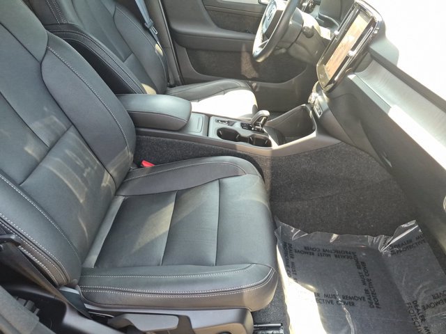 Used 2025 Volvo XC40 B5 Core AWD/4WD image 34