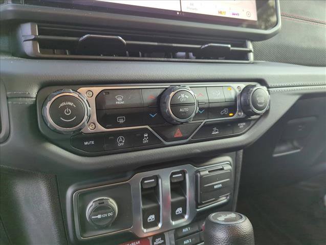 Used 2024 Jeep Wrangler Rubicon image 12