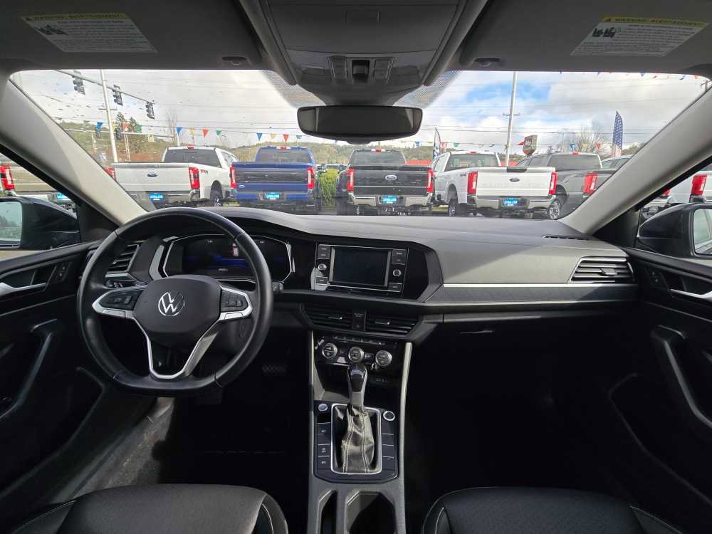 Used 2024 Volkswagen Jetta SE image 16