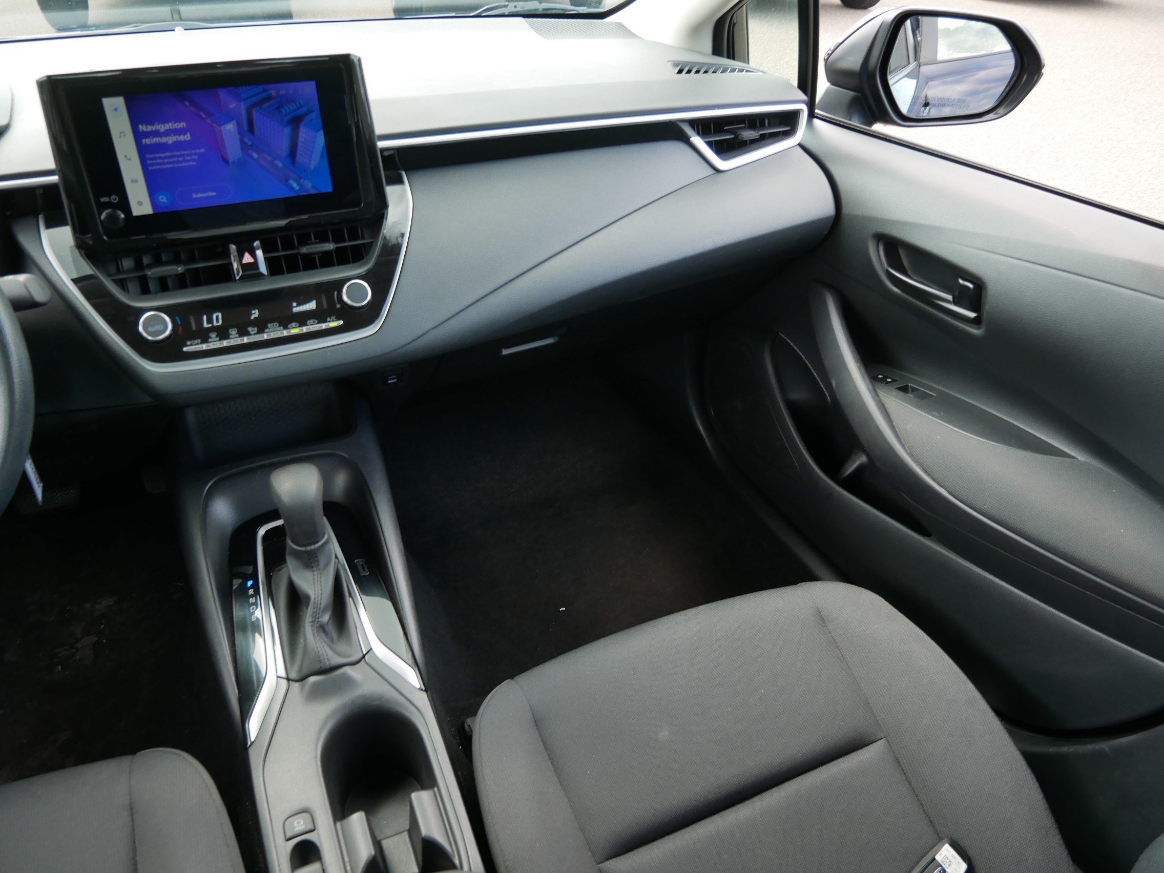 Used 2024 Toyota Corolla LE FWD image 11