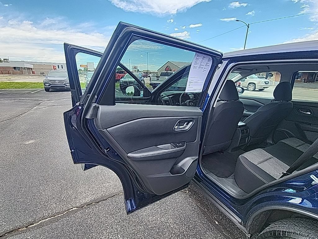 Used 2024 Nissan Rogue SV AWD/4WD image 22