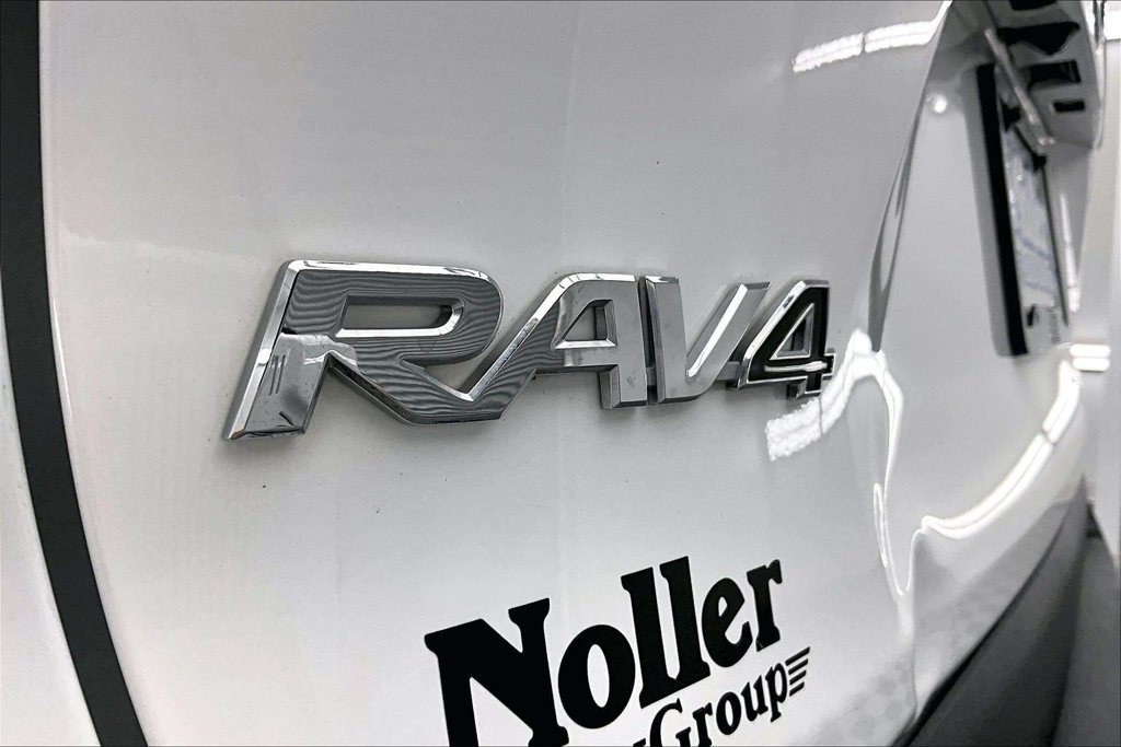 Used 2023 Toyota RAV4 LE AWD/4WD image 8
