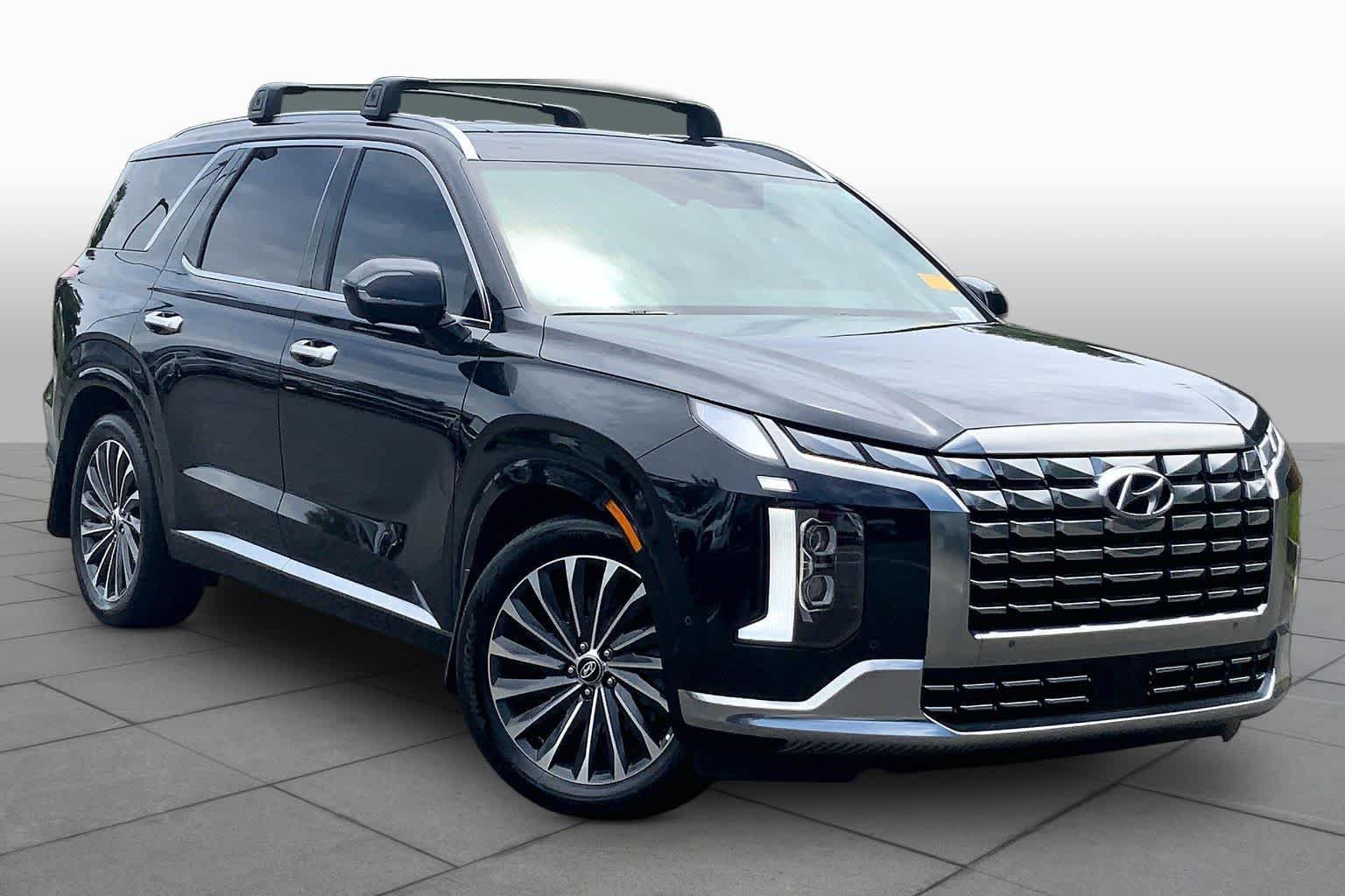 Used 2023 Hyundai Palisade Calligraphy FWD image 3