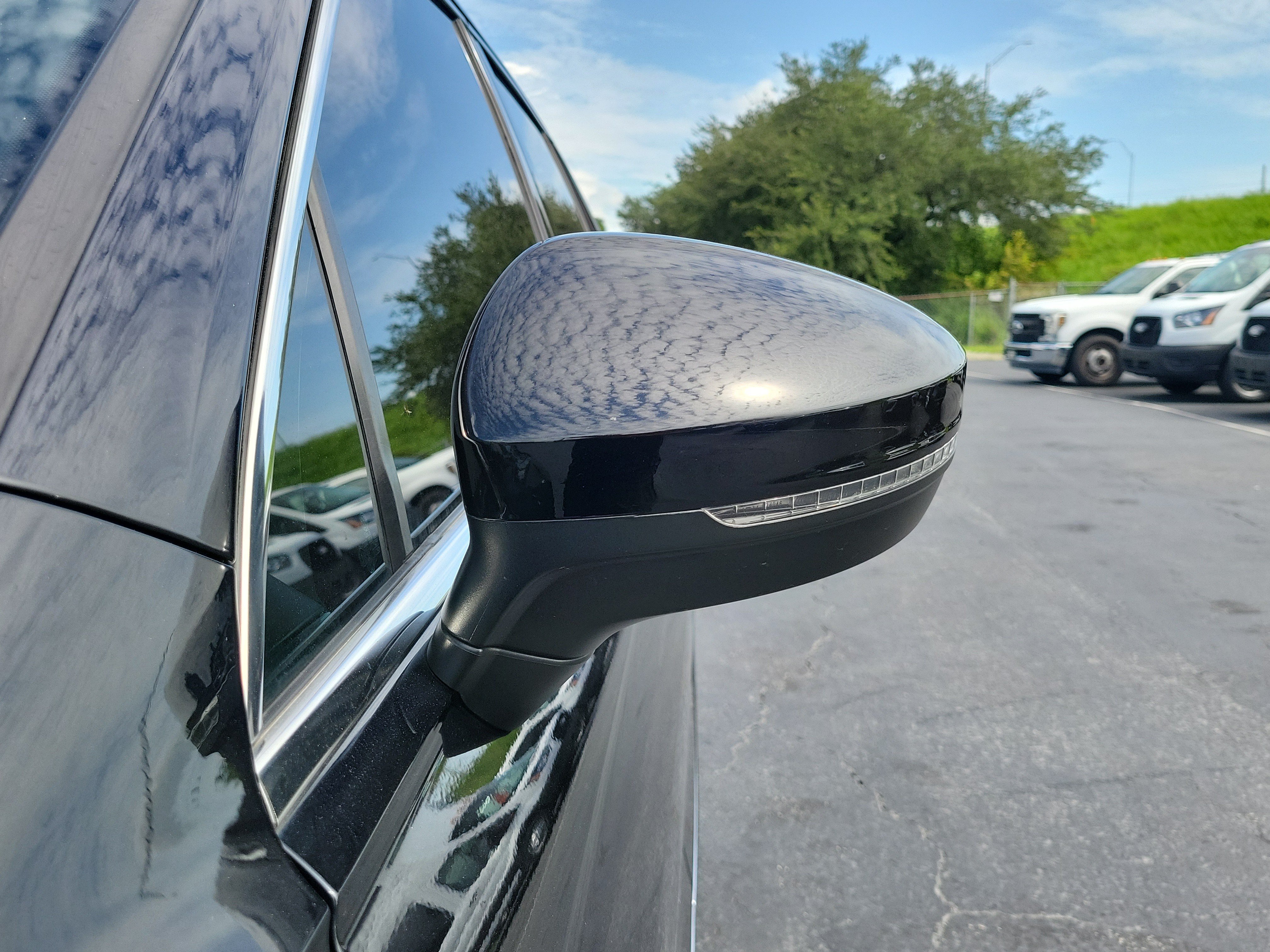 Used 2021 Volkswagen Tiguan SEL w/ 3rd Row Seat Package AWD/4WD image 4