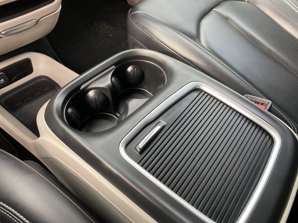 Used 2024 Chrysler Pacifica Touring-L image 45