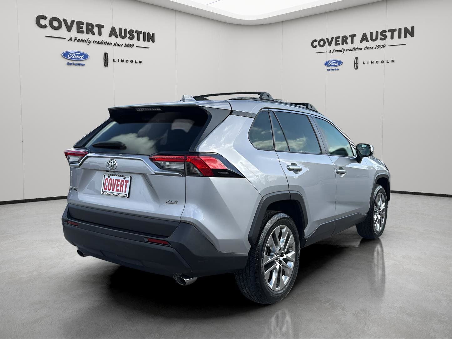 Used 2019 Toyota RAV4 XLE Premium image 5