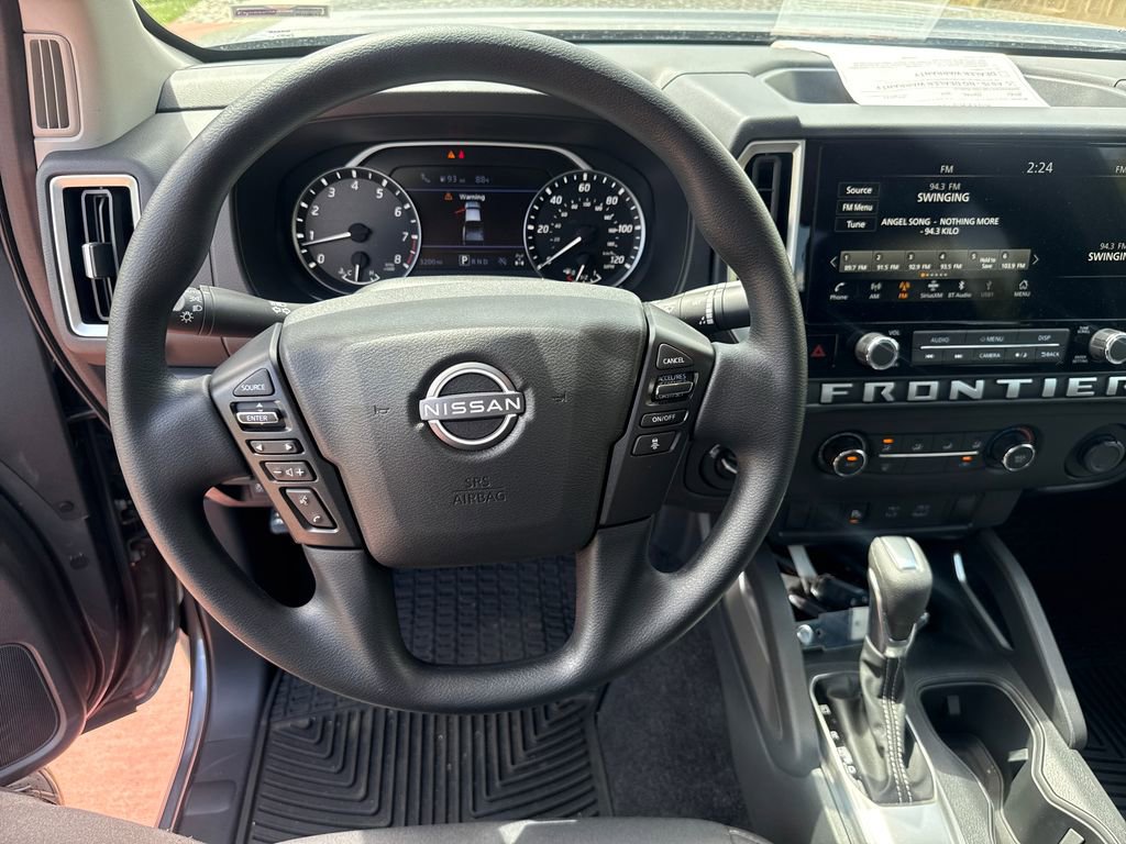 Used 2025 Nissan Frontier SV AWD/4WD image 13