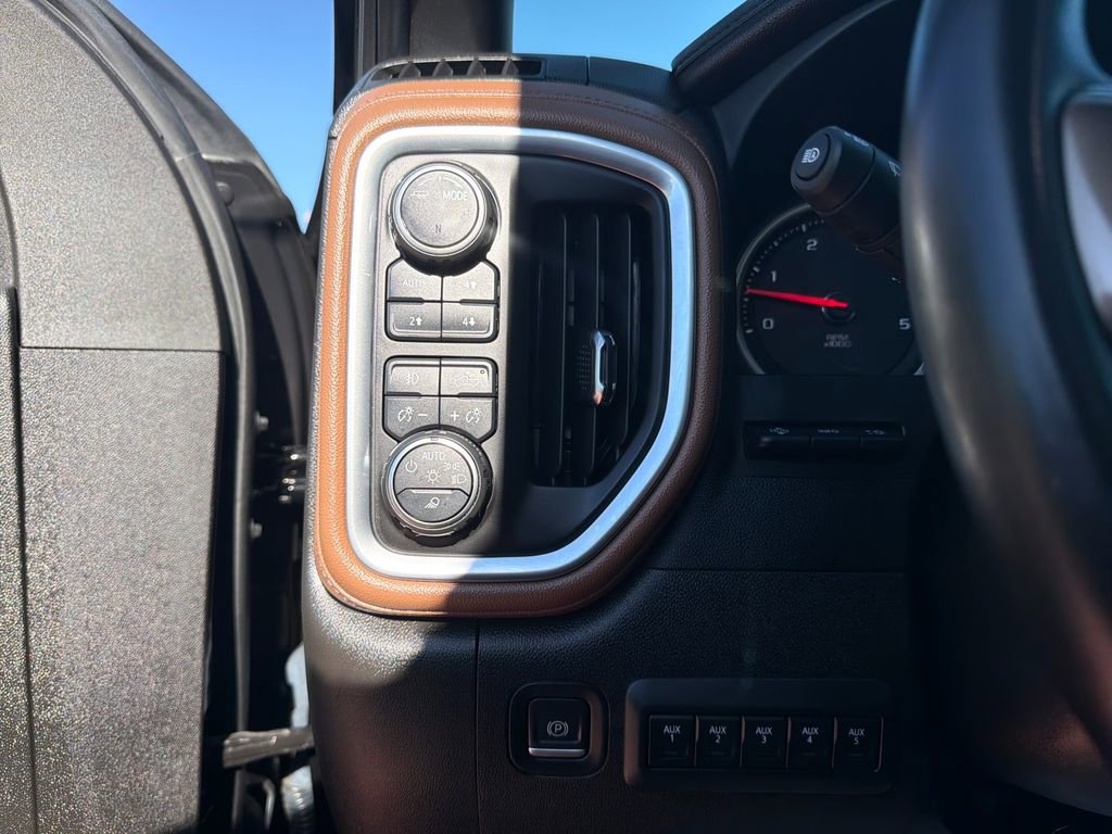 Used 2022 Chevrolet Silverado 2500 High Country w/ Technology Package AWD/4WD image 15