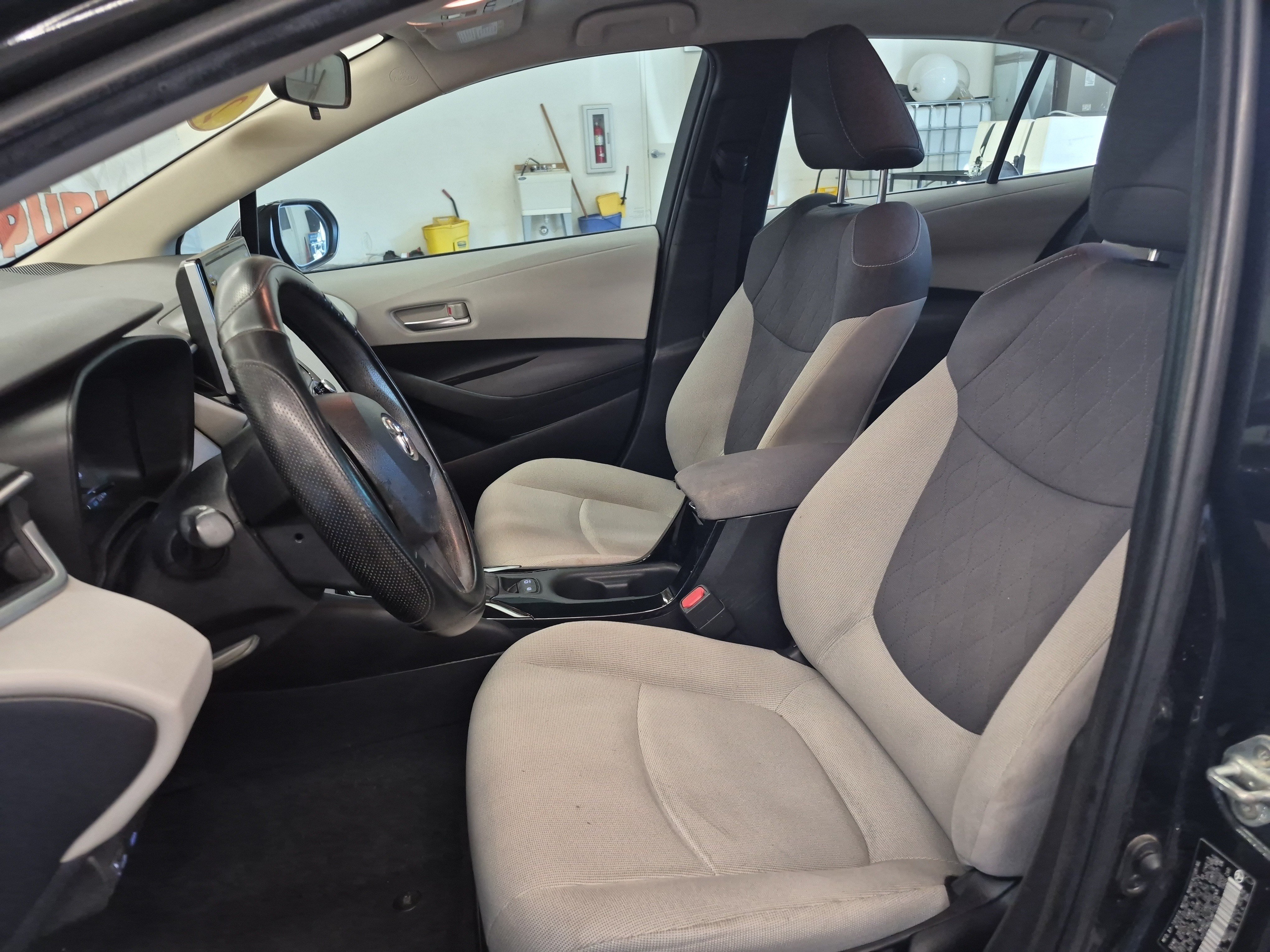 Used 2021 Toyota Corolla LE FWD image 11