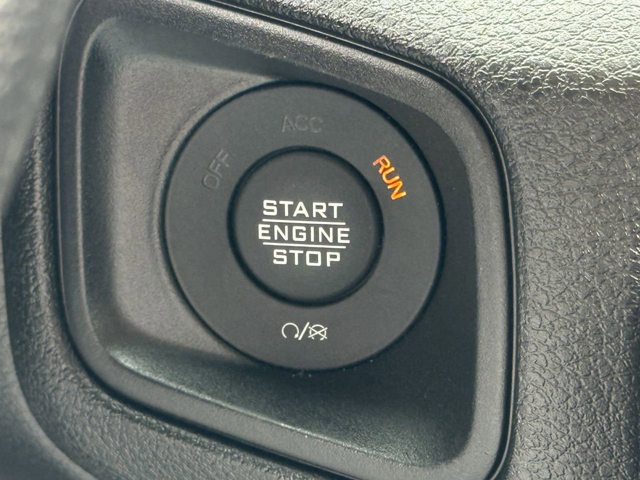 Used 2025 Jeep Wrangler Sport AWD/4WD image 18