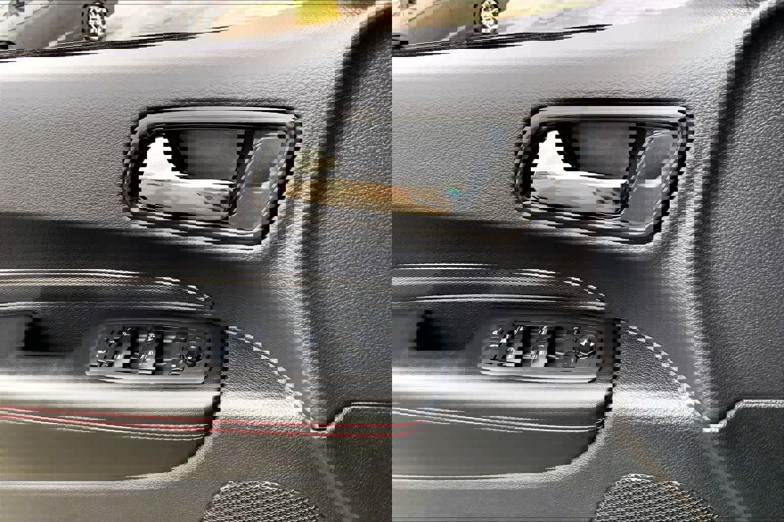 Used 2025 Dodge Durango GT w/ Blacktop Package image 31