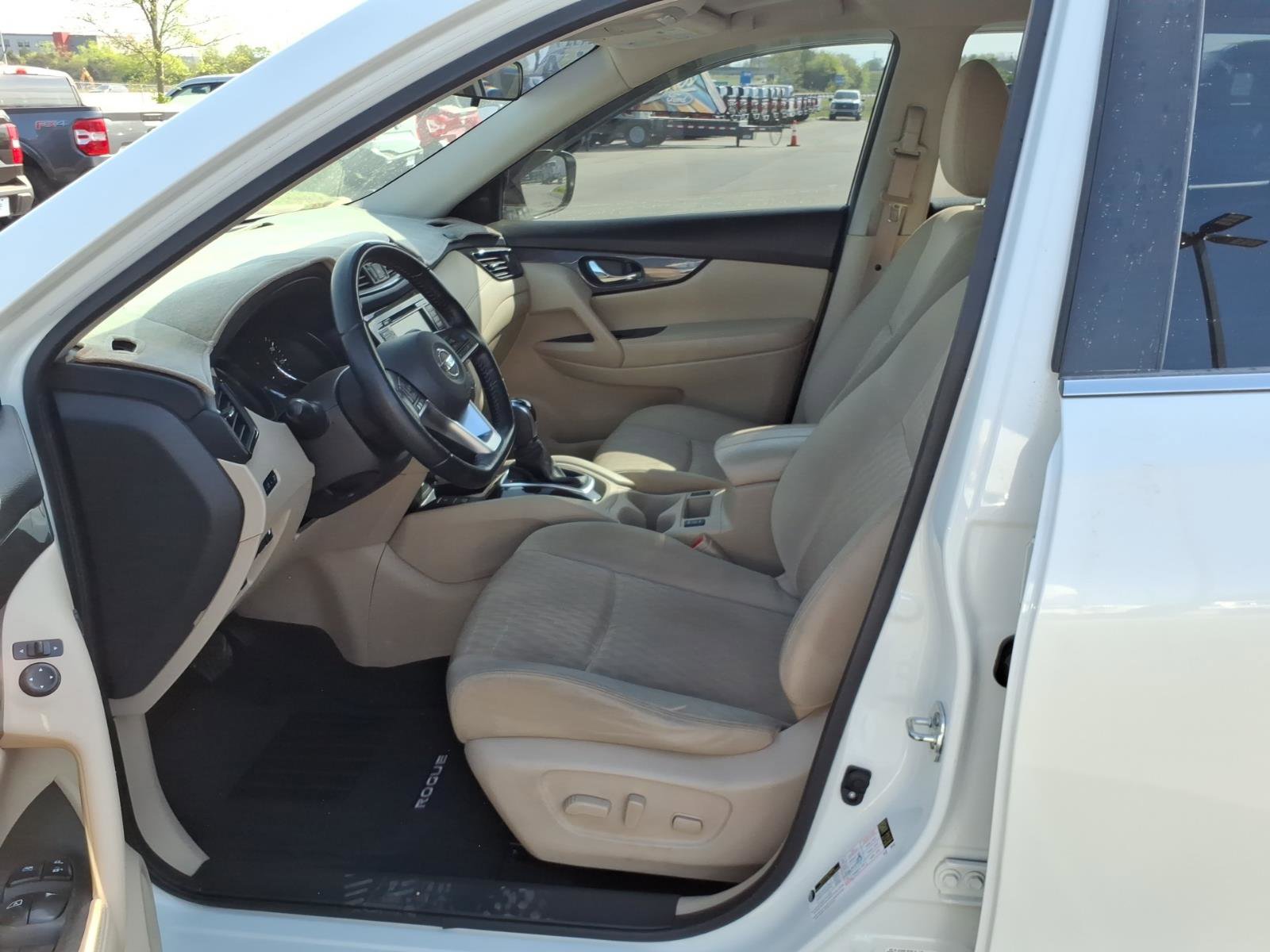 Used 2020 Nissan Rogue SV w/ Sun & Sound Touring Package FWD image 12