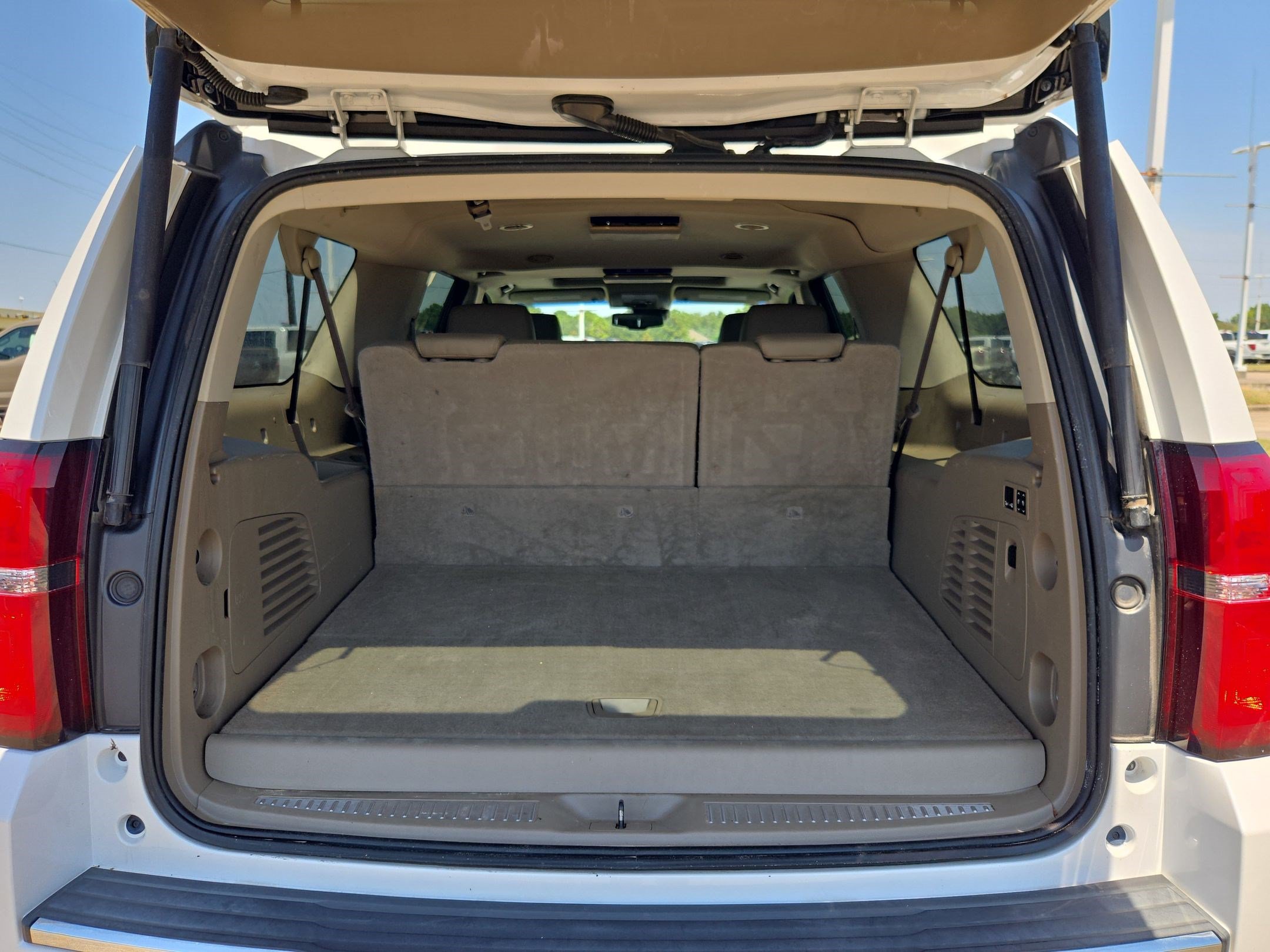 Used 2019 Chevrolet Suburban Premier RWD image 27