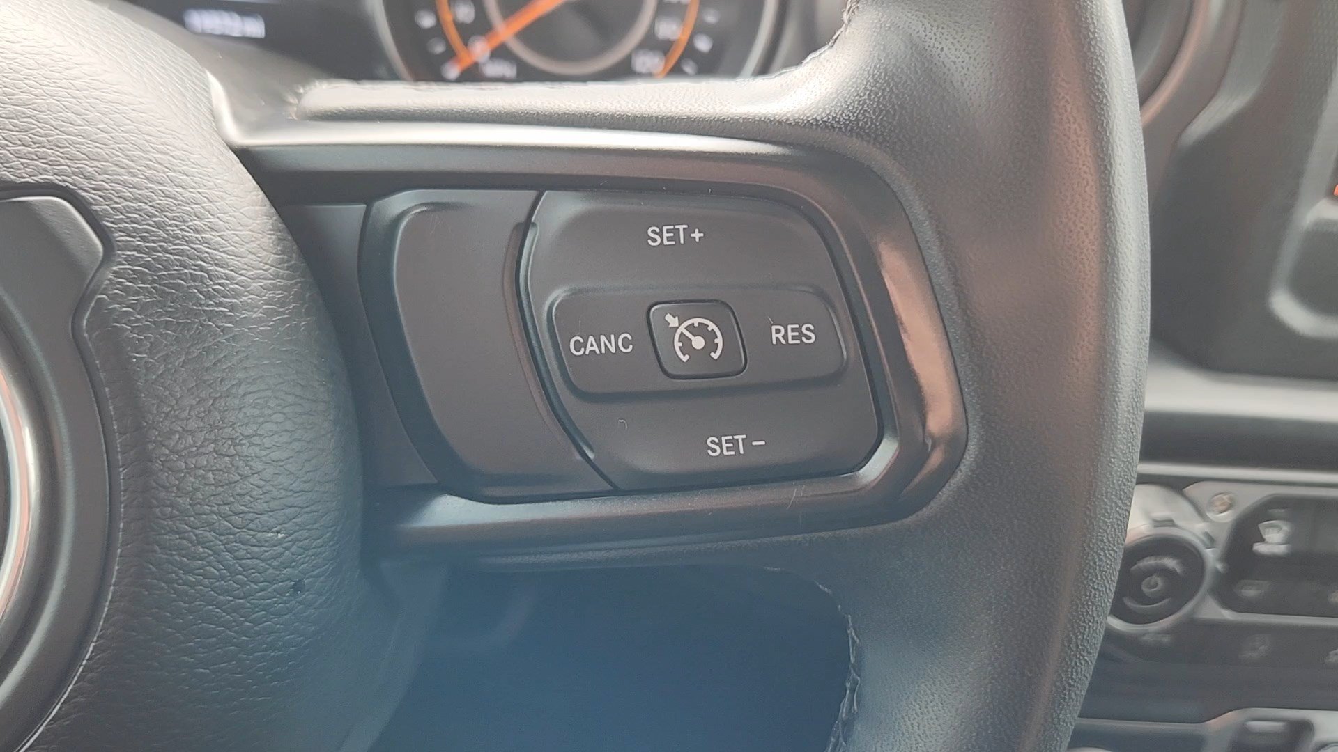Used 2023 Jeep Gladiator Sport AWD/4WD image 13