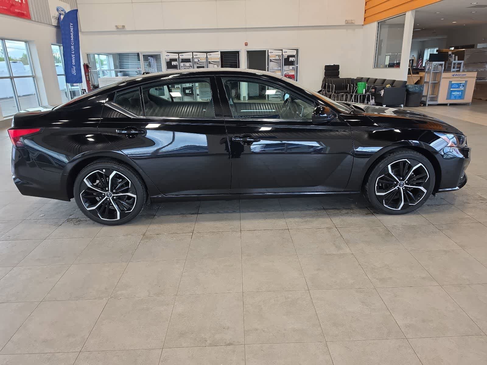 Used 2024 Nissan Altima 2.5 SR FWD image 6