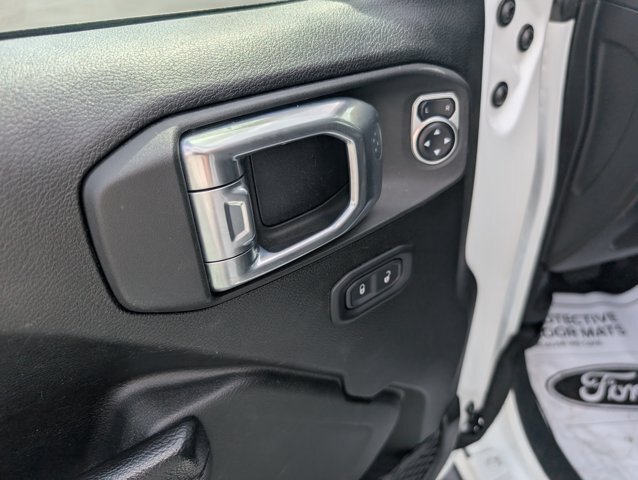 Used 2024 Jeep Wrangler Unlimited Rubicon AWD/4WD image 9
