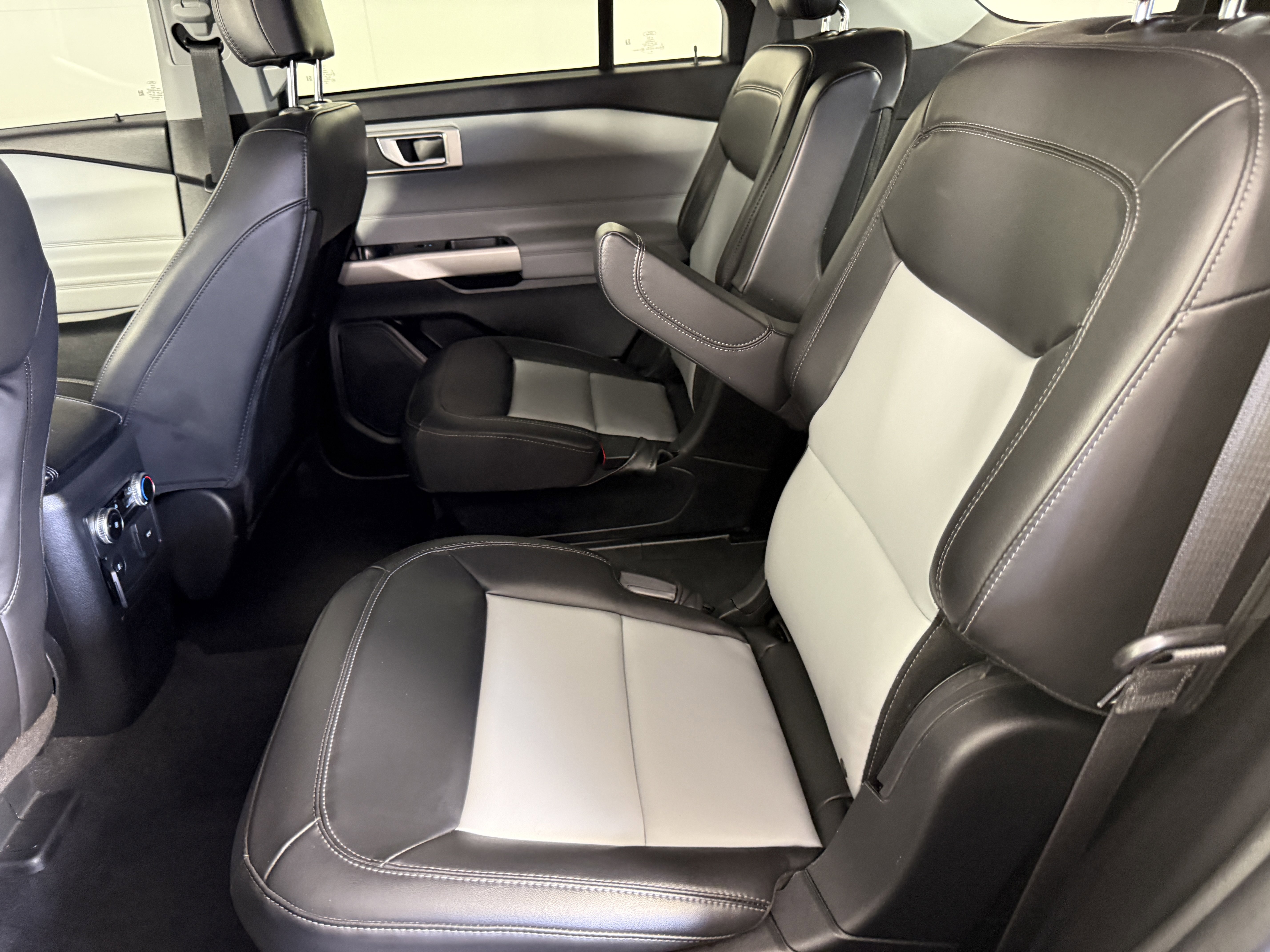 Certified 2023 Ford Explorer XLT w/ Equipment Group 202A RWD image 13