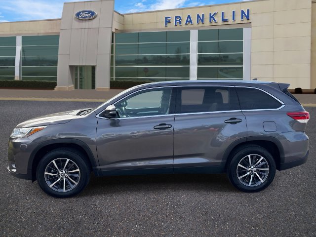 Used 2019 Toyota Highlander XLE FWD image 4