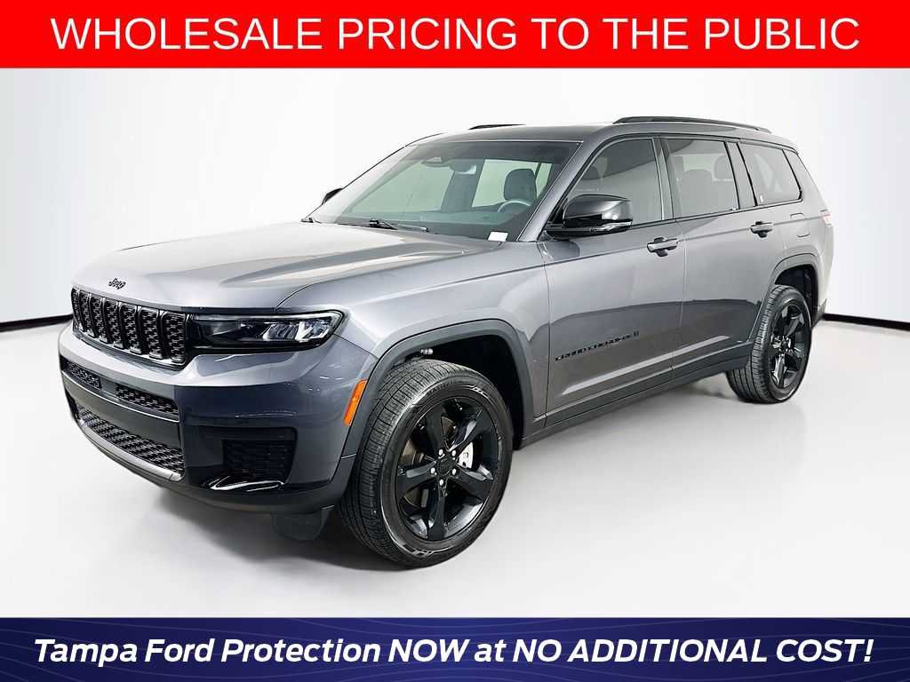 Used 2024 Jeep Grand Cherokee L Altitude RWD image 1