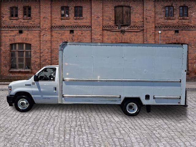 Certified 2022 Ford E-350 and Econoline 350 Super Duty RWD image 7